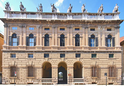 Палаццо Каносса (Palazzo Canossa) – одни из архитектурных шедевров Вероны