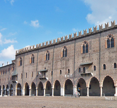 Палаццо Дукале (Palazzo Ducale di Mantova). Построен в качестве резиденции для герцогов, правивших в Мантуе