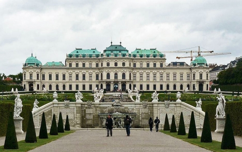 Дворец Бельведер (Belvedere), резиденция принца Евгения Савойского, спроектирована Иоганном Бернхардом Фишером в 1694 году.