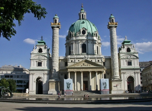 Церковь Карлскирхе (Wiener Karlskirche) воздвигнута на честь императора Австрии Карла VI, 1713-1737гг.