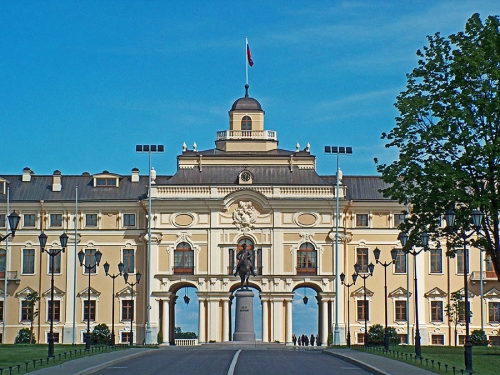 Центральный фасад Стрельнинского дворцово-паркового комплекса